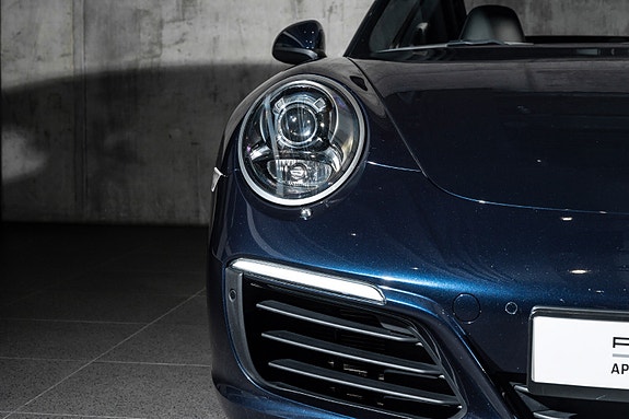 Porsche 911 4 of 5