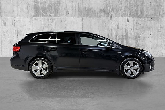 Toyota Avensis 5 of 5