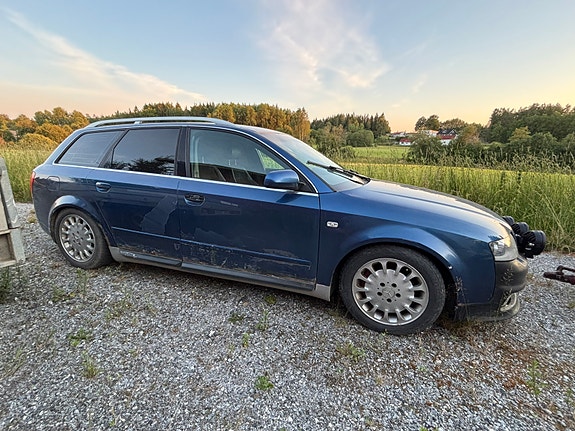 Audi A4 5 of 30
