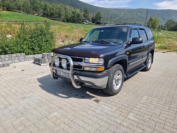Chevrolet Tahoe 3 of 5