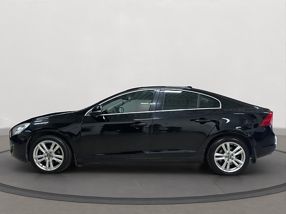Volvo S60 2 of 5
