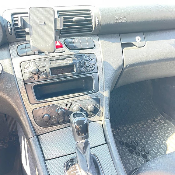 Mercedes-Benz C200 12 of 14