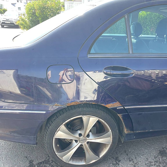 Mercedes-Benz C200 3 of 14