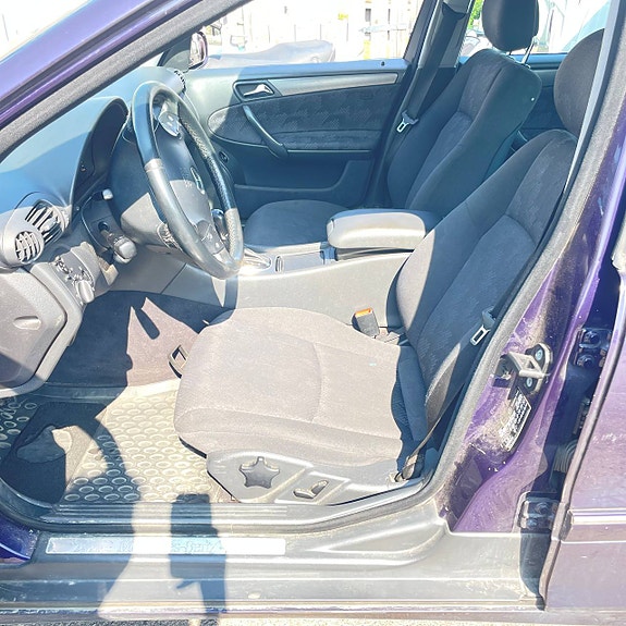 Mercedes-Benz C200 8 of 14