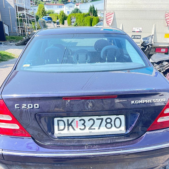 Mercedes-Benz C200 4 of 14