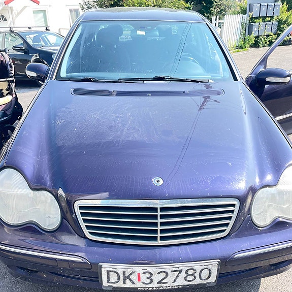 Mercedes-Benz C200 2 of 14