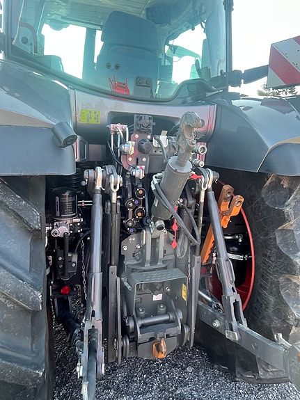 CLAAS Arion 660 3 of 5