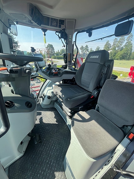 CLAAS Arion 660 4 of 5