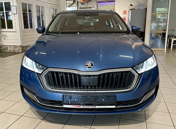 Skoda Octavia 2 of 5