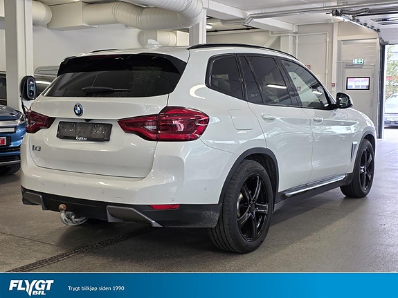 BMW iX3 3 of 5