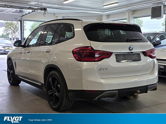 BMW iX3 4 of 5