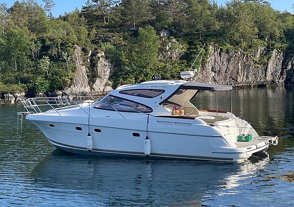 Jeanneau Prestige 34 Generator, ankervinsj akter og forut, baugtrøster 5 of 5