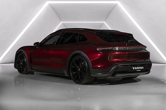 Porsche Taycan Cross Turismo 2 of 5