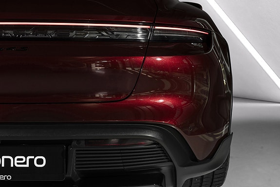 Porsche Taycan Cross Turismo 4 of 5