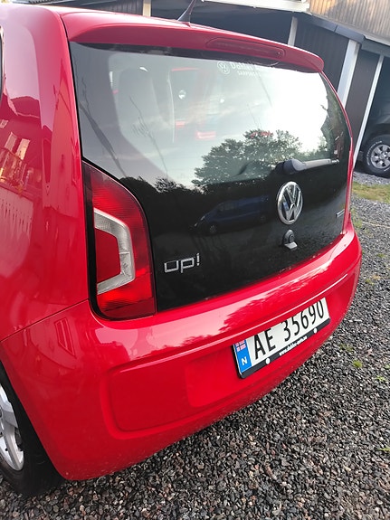 Volkswagen UP! 3 of 5
