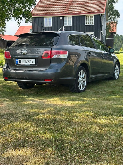 Toyota Avensis 5 of 5