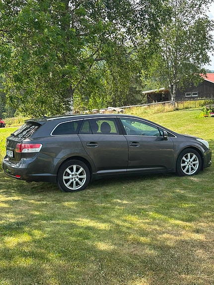 Toyota Avensis 3 of 5