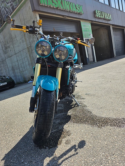 Triumph Speed Triple 1050 2 of 5