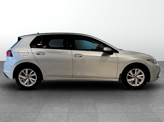 Volkswagen Golf VIII 4 of 5
