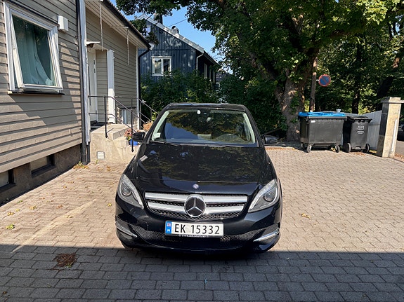Mercedes-Benz B250 3 of 5