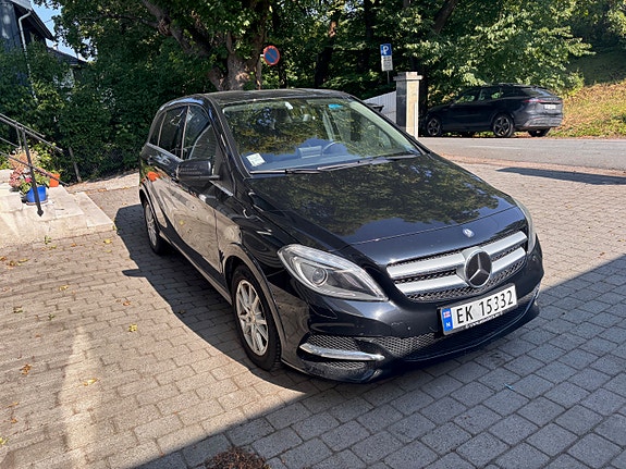 Mercedes-Benz B250 2 of 5