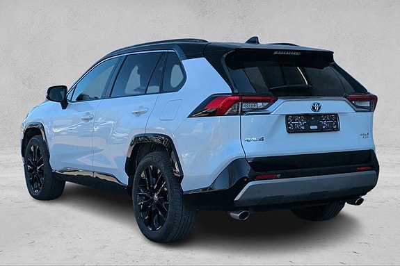Toyota RAV4 3 of 5