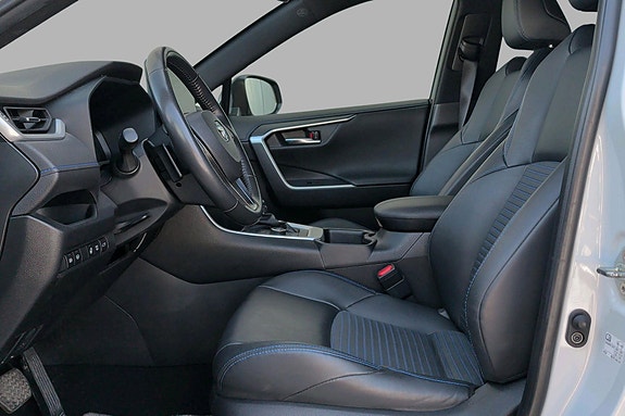 Toyota RAV4 4 of 5