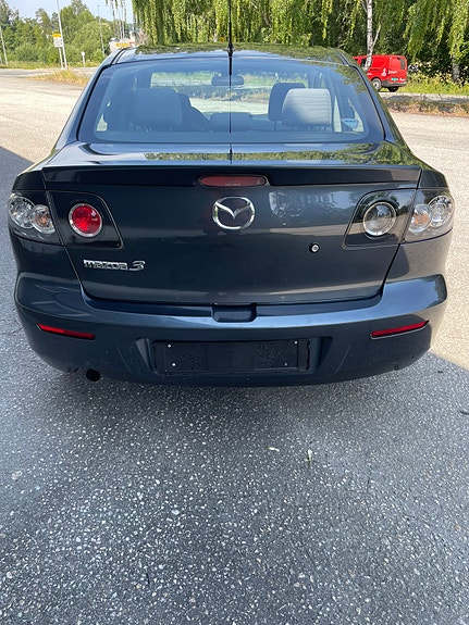Mazda 3 4 of 5