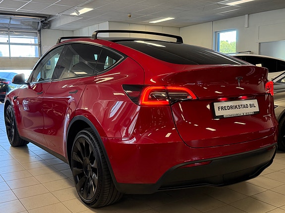 Tesla Model Y 2 of 5