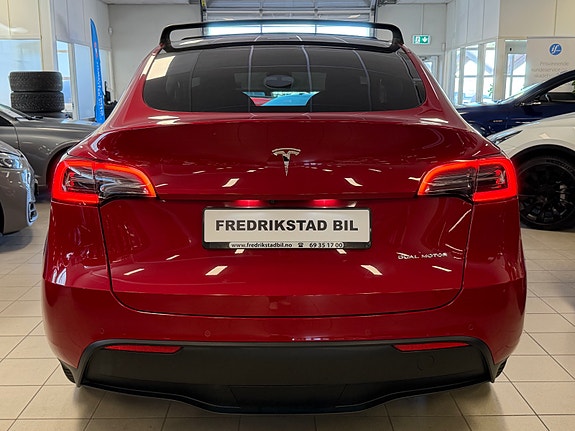 Tesla Model Y 3 of 5