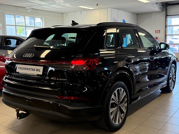 Audi Q4 e-tron 4 of 5