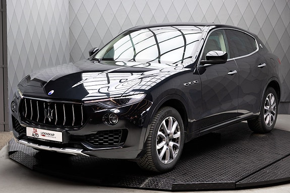 Maserati Levante 3 of 5