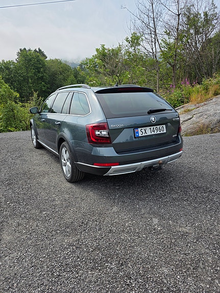 Skoda Octavia 2 of 5