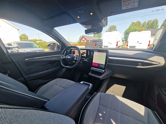 Renault Megane E-Tech 22 of 28