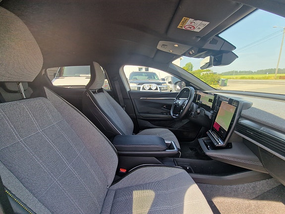 Renault Megane E-Tech 23 of 28