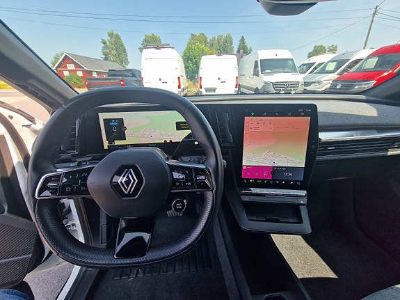 Renault Megane E-Tech 11 of 28