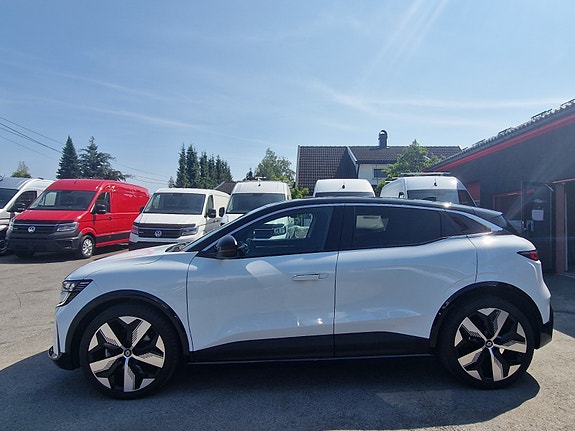 Renault Megane E-Tech 27 of 28