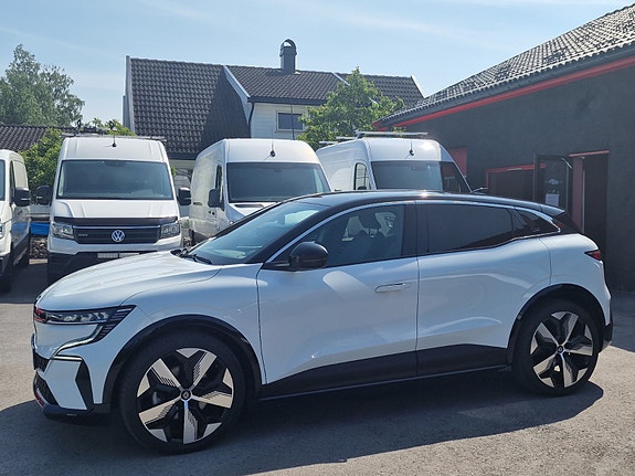 Renault Megane E-Tech 10 of 28