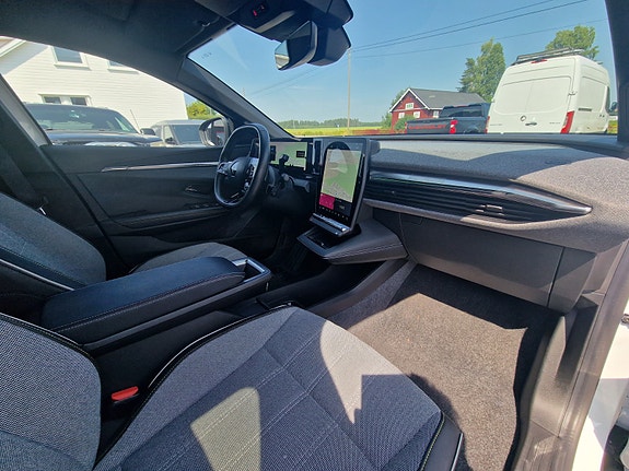 Renault Megane E-Tech 24 of 28