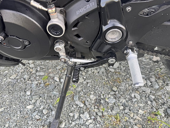 Ducati Monster 1200 R 9 of 16