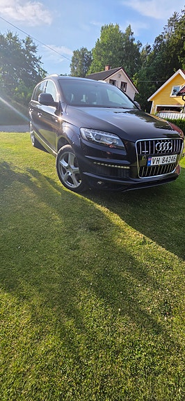 Audi Q7 2 of 5