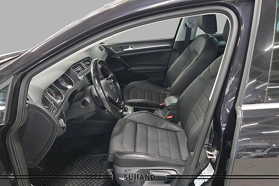 Volkswagen Golf Alltrack 11 of 30
