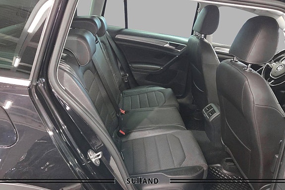 Volkswagen Golf Alltrack 17 of 30