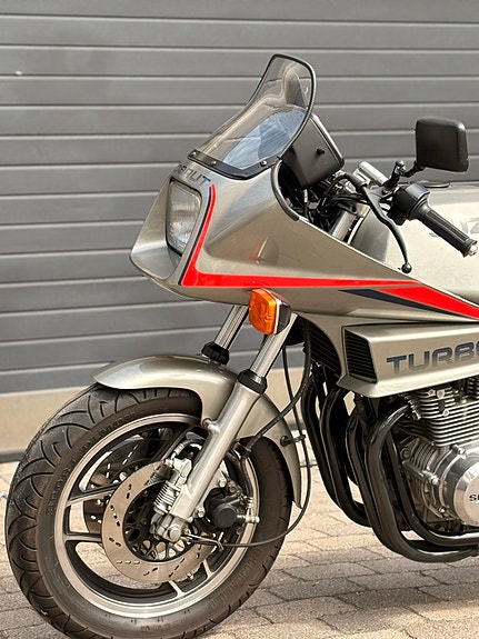 Suzuki XN 85 3 of 5