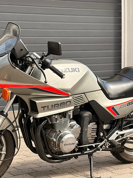 Suzuki XN 85 4 of 5