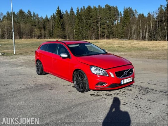 Volvo V60 2 of 5