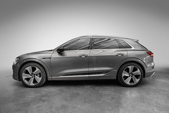 Audi e-tron 5 of 5