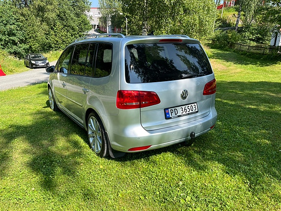 Volkswagen Touran 5 of 5