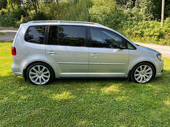 Volkswagen Touran 4 of 5