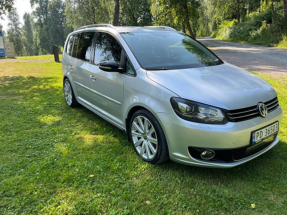 Volkswagen Touran 3 of 5